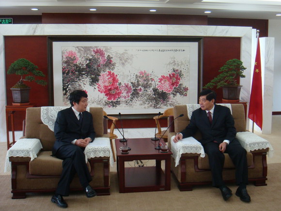 11.04.12 王卓君书记、路建美副校长赴昆明商洽校地合作.jpg